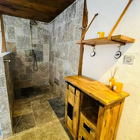 Charming House With Sea View Emily In بيت للعطل *